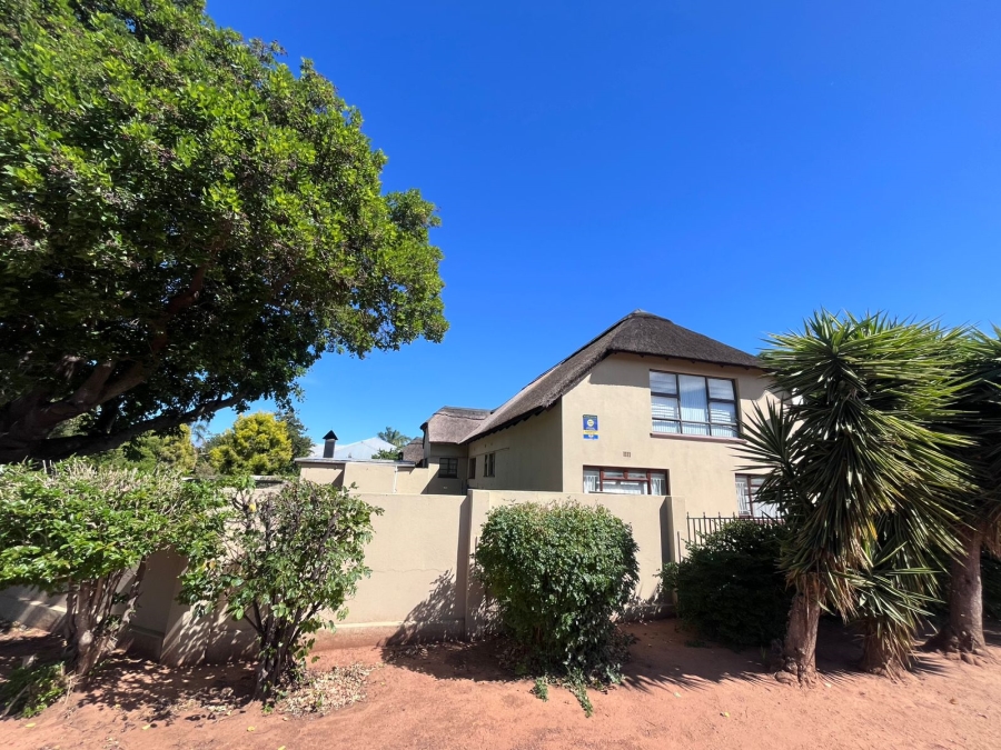 5 Bedroom Property for Sale in Rouxpark Western Cape